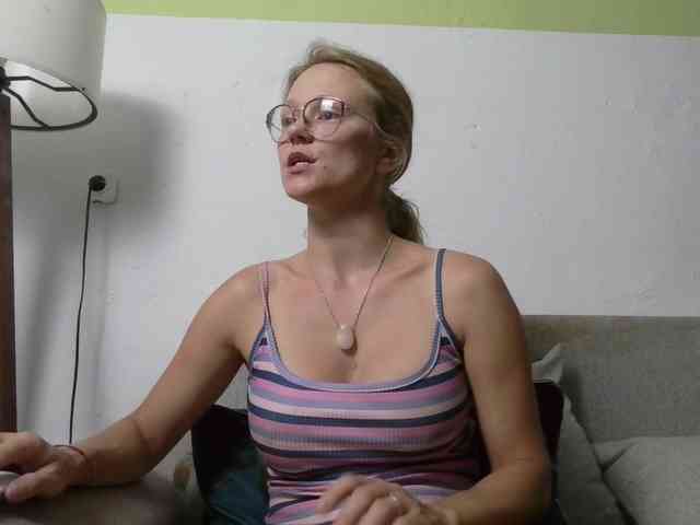 Model: LeniFuchs