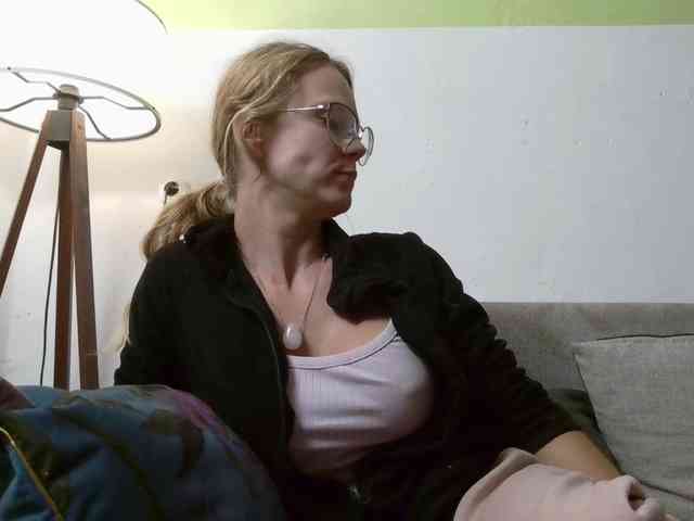 Model: LeniFuchs