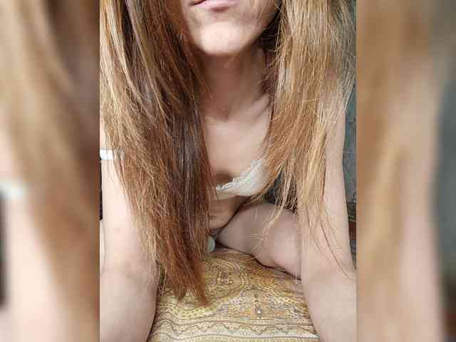 Your-Peachy-Dream webcam