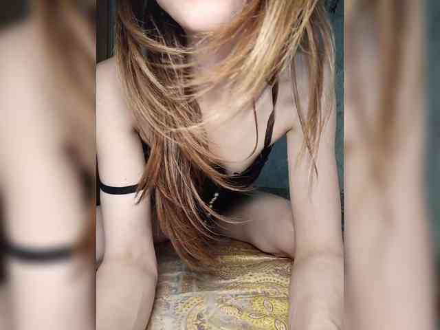 Your-Peachy-Dream webcam