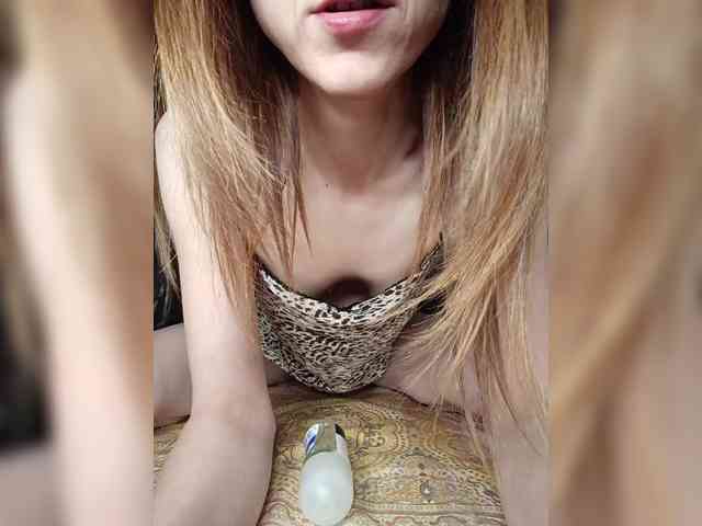 Your-Peachy-Dream webcam