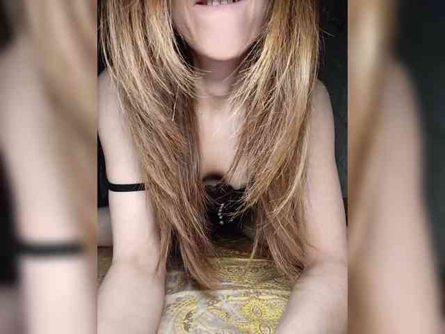 Your-Peachy-Dream webcam