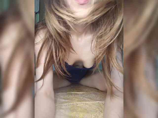 Your-Peachy-Dream webcam