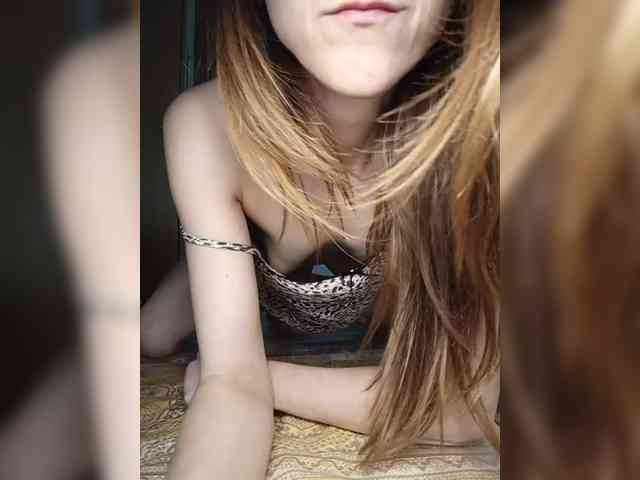 Your-Peachy-Dream webcam