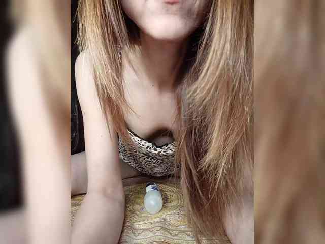 Your-Peachy-Dream webcam