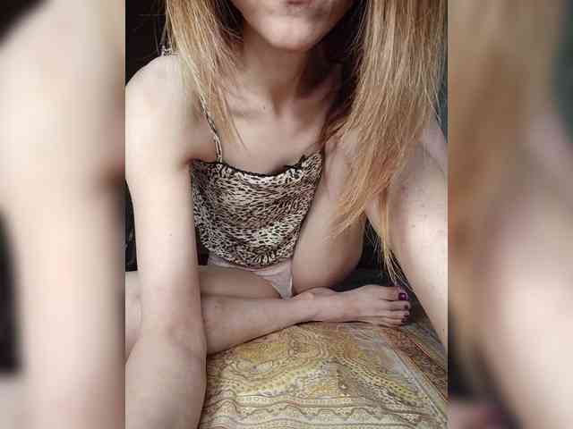 Your-Peachy-Dream webcam