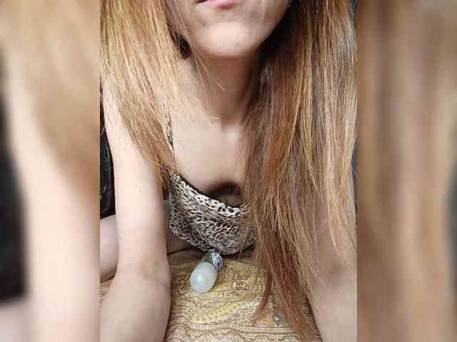 Your-Peachy-Dream webcam