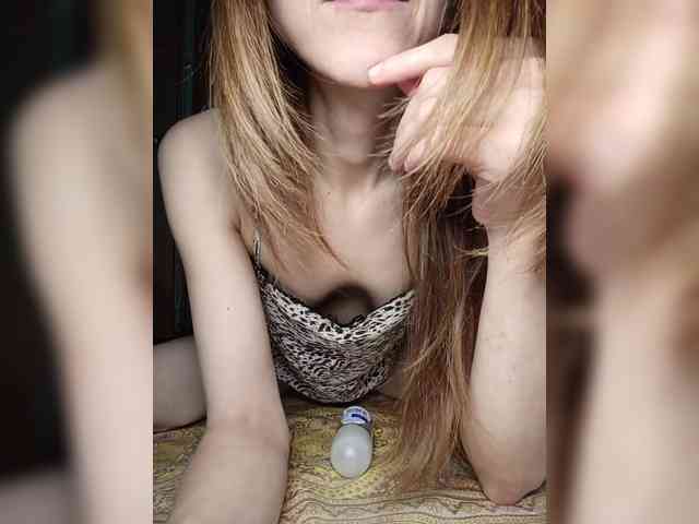 Your-Peachy-Dream webcam