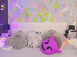 EmilyLeah Porn Show