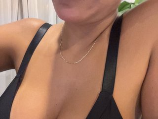 EmilyLeah Porn Show