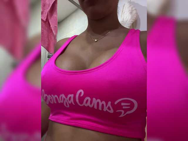 EmilyLeah live cam on BongaCams
