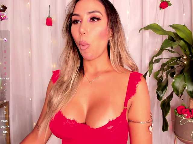 EmilyLeah live cam on BongaCams