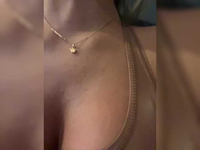 EmilyLeah live cam preview