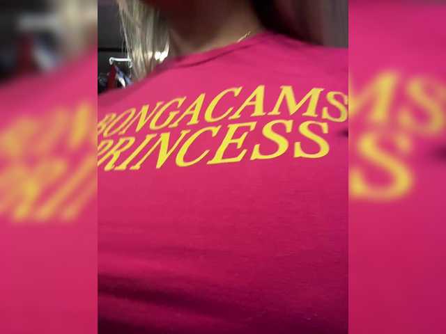 EmilyLeah's BongaCams show and profile