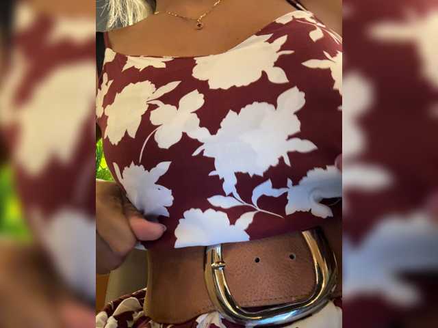 EmilyLeah live cam on BongaCams