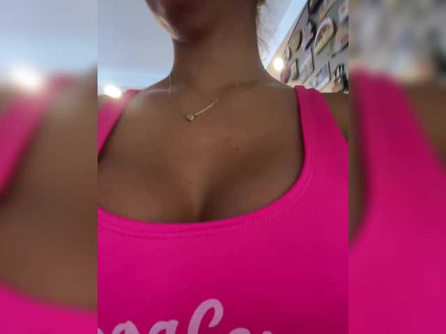EmilyLeah live cam on BongaCams