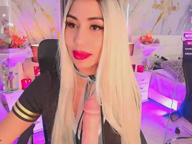 EmilyLeah live cam on BongaCams