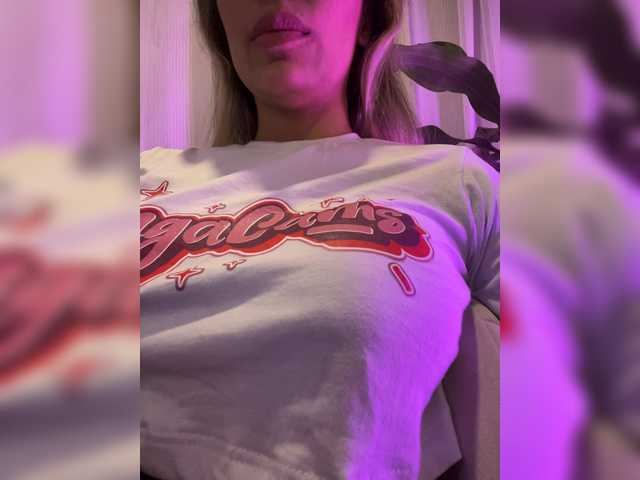 EmilyLeah live cam on BongaCams
