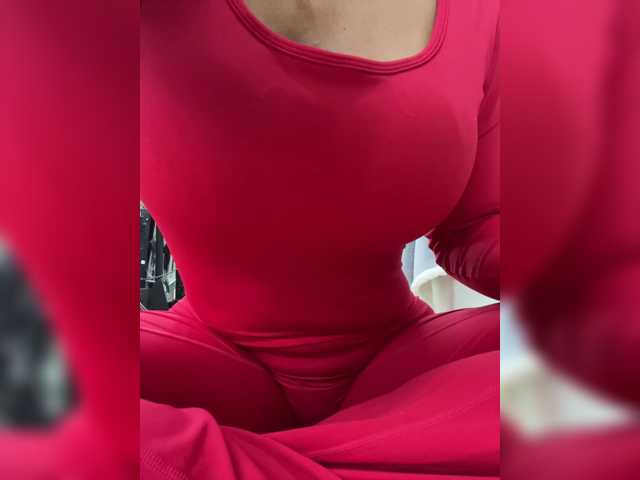 le modèle EmilyLeah est en webcam porno dans un show sur le site bongacams, il possède les tags suivants: Latino/Hispanic,Redhead,Shaved