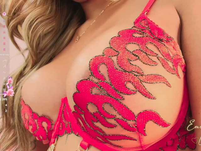 EmilyLeah live cam on BongaCams