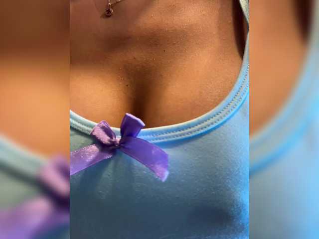 EmilyLeah live cam on BongaCams