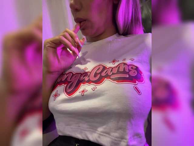 EmilyLeah live cam on BongaCams