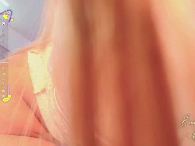 EmilyLeah live cam on BongaCams