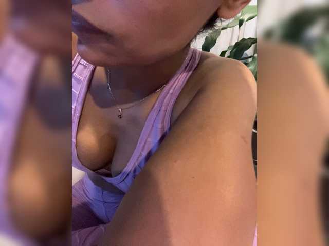 EmilyLeah live cam on BongaCams