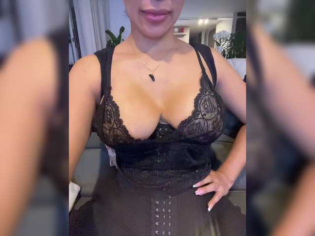 EmilyLeah's BongaCams show and profile