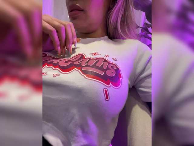 EmilyLeah live cam on BongaCams