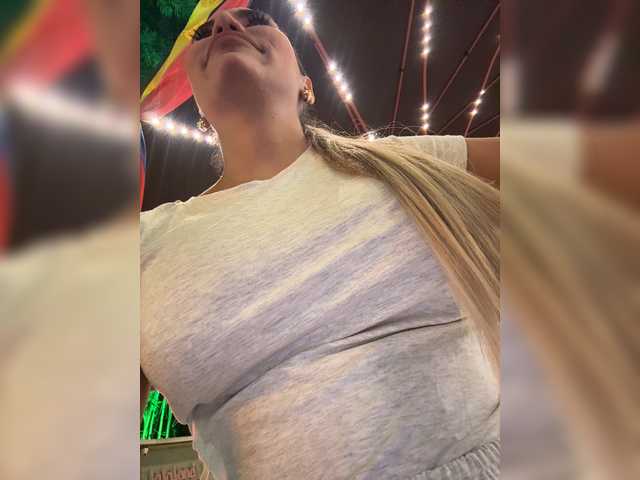 EmilyLeah live cam on BongaCams