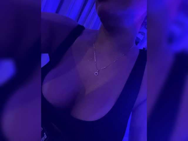 EmilyLeah live webcam show
