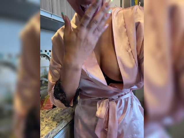 EmilyLeah live cam on BongaCams