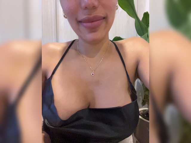 EmilyLeah live cam on BongaCams