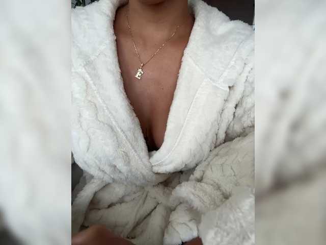 EmilyLeah live cam on BongaCams