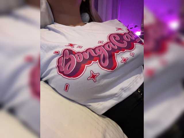 EmilyLeah live cam on BongaCams