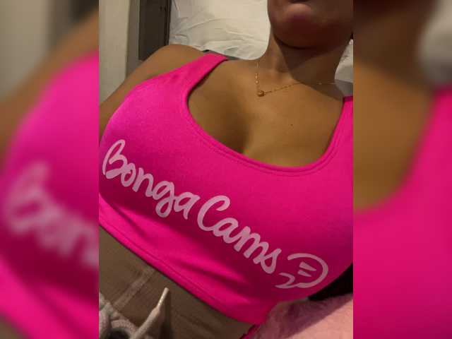 EmilyLeah live cam on BongaCams