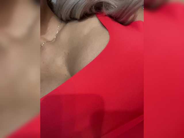 EmilyLeah's BongaCams show and profile