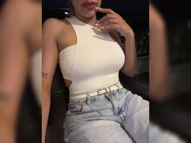 EmilyLeah live cam on BongaCams