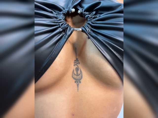 EmilyLeah live cam on BongaCams