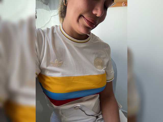 EmilyLeah live cam on BongaCams