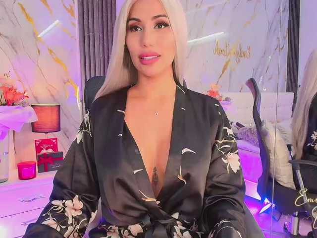EmilyLeah live cam on BongaCams