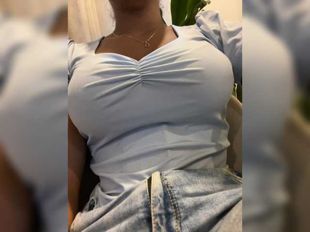 EmilyLeah live webcam show