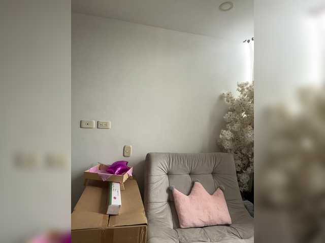 EmilyLeah live cam preview