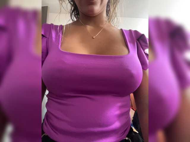 EmilyLeah live cam on BongaCams