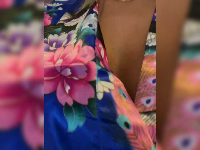 EmilyLeah live cam on BongaCams