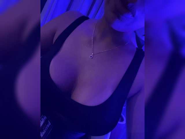 EmilyLeah live cam on BongaCams