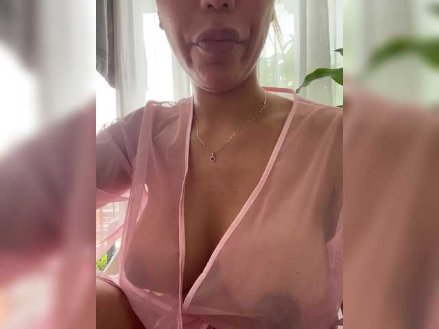 EmilyLeah live cam on BongaCams