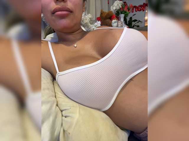 EmilyLeah live cam
