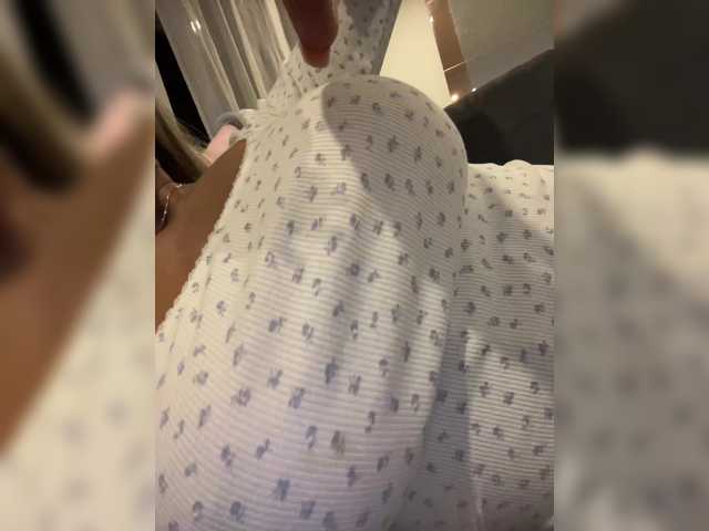 EmilyLeah's BongaCams show and profile